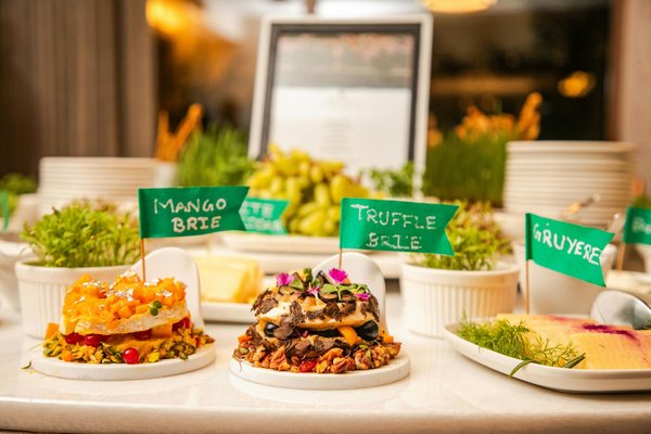 Unlocking the Power of Social Media: Innovative Strategies to Promote Your New Restaurant Launch